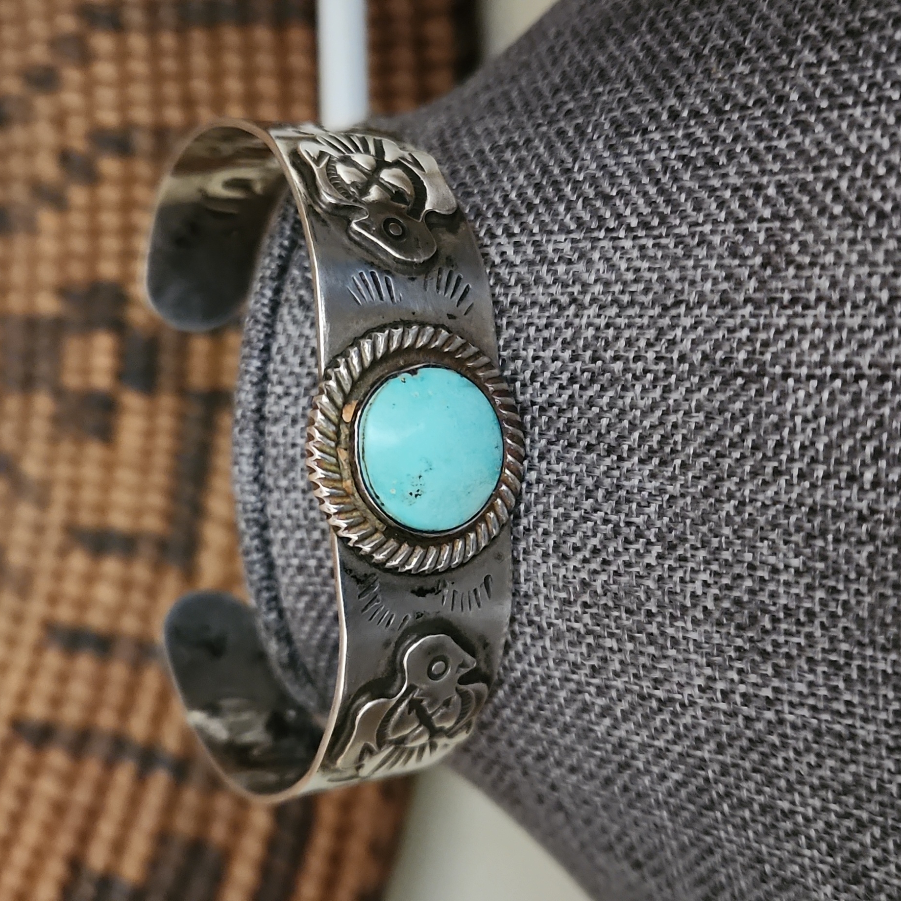 Gorgeous Vintage Native American Navajo Turquoise Bracelet 410$